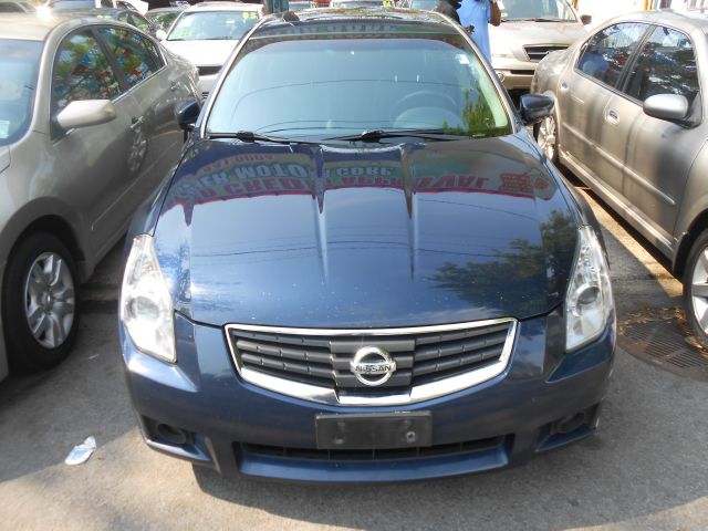 Nissan Maxima SE Sedan