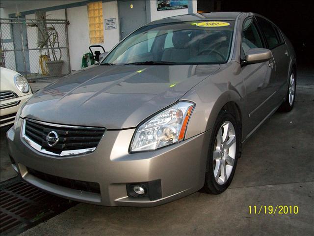 Nissan Maxima S 4x4 SUV Sedan