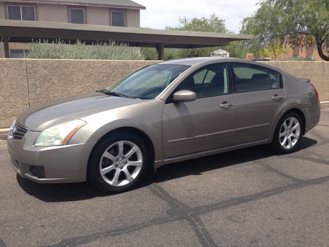 Nissan Maxima SE Sedan