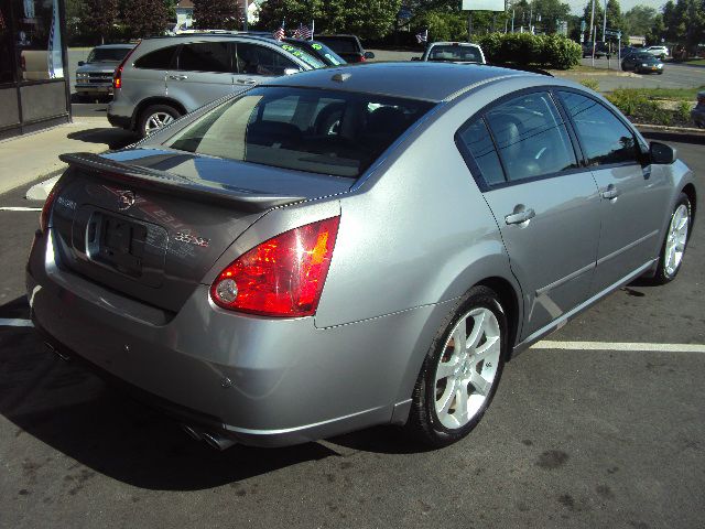 Nissan Maxima SE Sedan