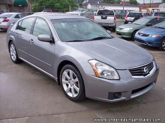 Nissan Maxima SE Sedan