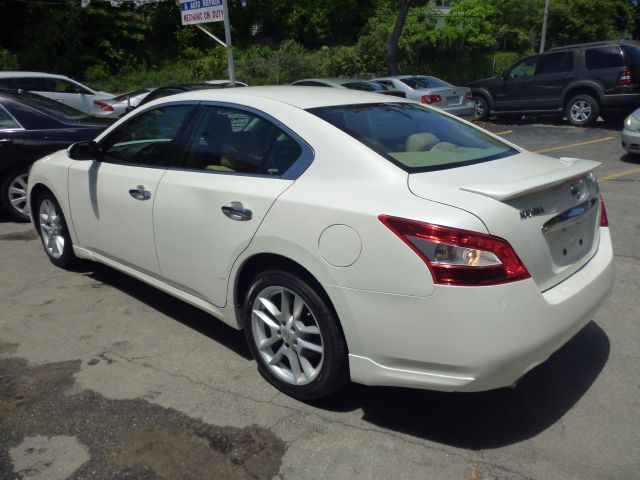 Nissan Maxima 3 Sedan