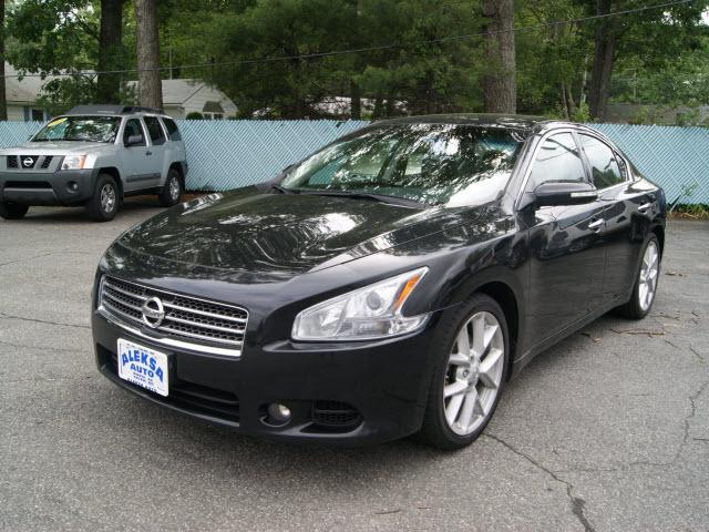 Nissan Maxima Regular Cab 4-wheel Drive Work Truck Sedan