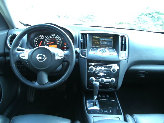 Nissan Maxima 2010 photo 2