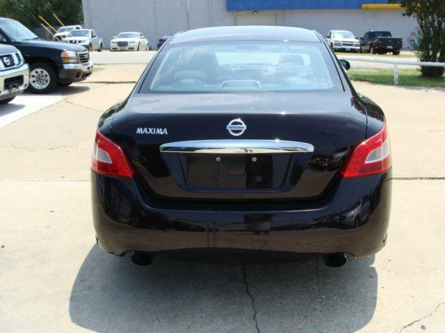 Nissan Maxima 2010 photo 1