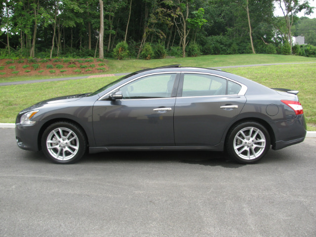 Nissan Maxima 2010 photo 2