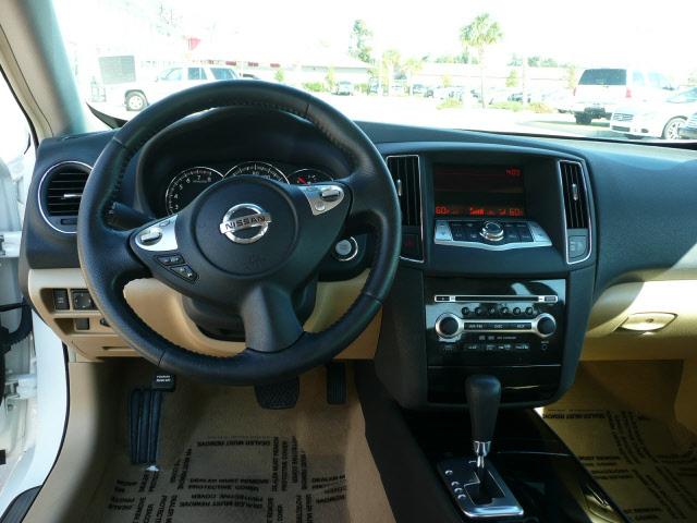 Nissan Maxima 2010 photo 5