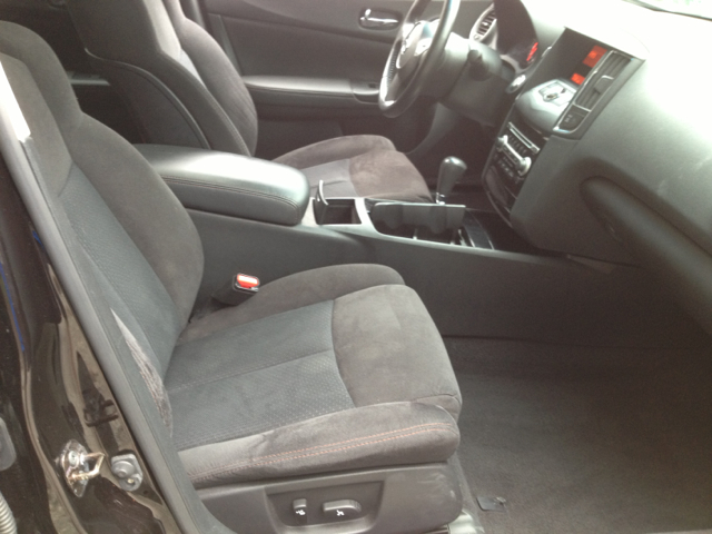 Nissan Maxima 2010 photo 2