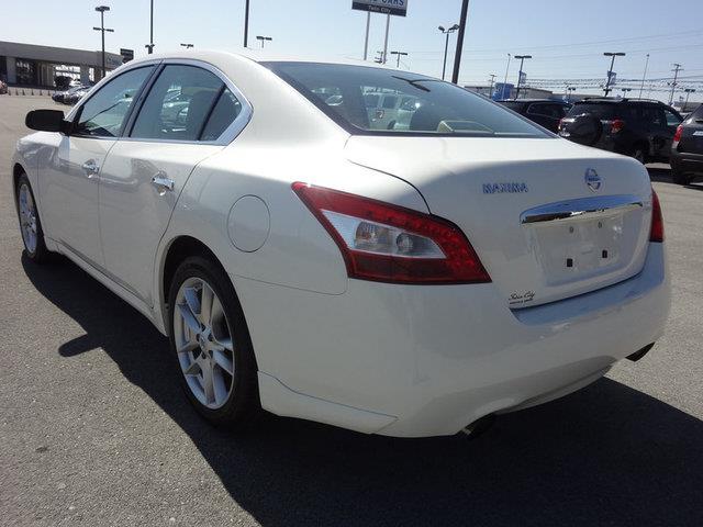 Nissan Maxima 2010 photo 2