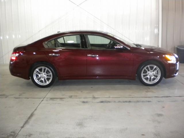 Nissan Maxima 2010 photo 2