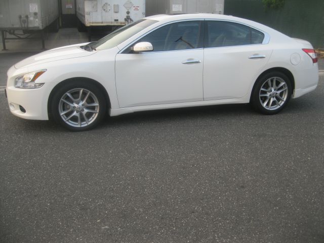 Nissan Maxima 2010 photo 2