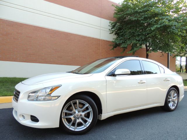 Nissan Maxima E350 Sedan 4matic Sport WE Finance Sedan