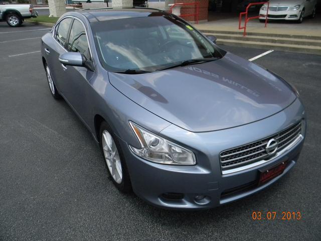 Nissan Maxima Regular Cab 4-wheel Drive Work Truck Sedan