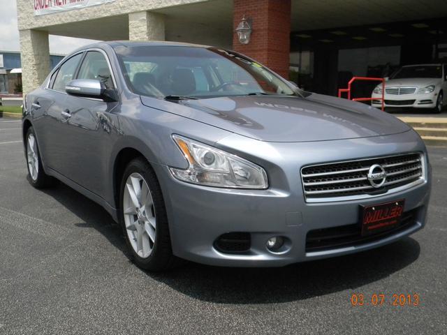 Nissan Maxima 2010 photo 1