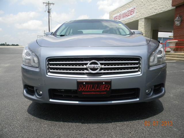 Nissan Maxima 2010 photo 2