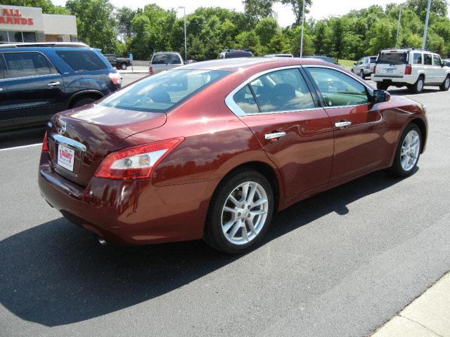 Nissan Maxima 2010 photo 1