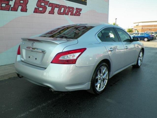 Nissan Maxima 2010 photo 2