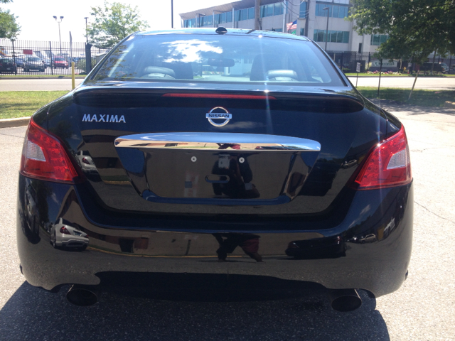 Nissan Maxima 2010 photo 1