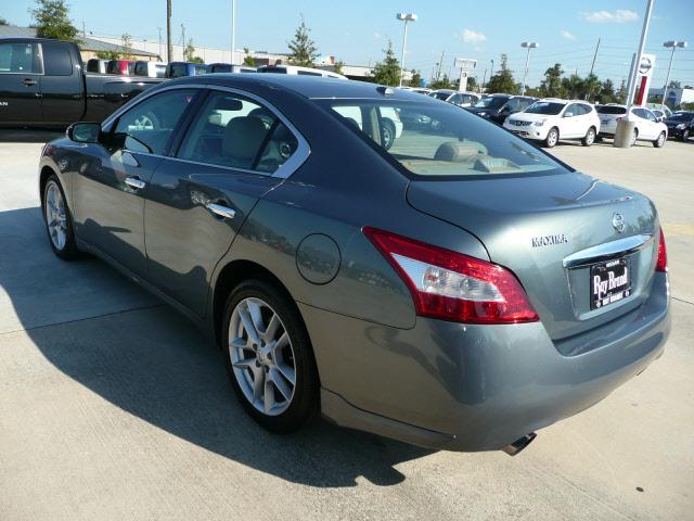 Nissan Maxima 2010 photo 2