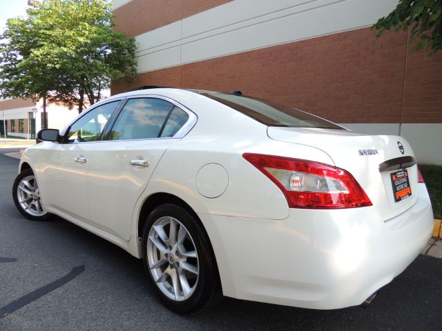 Nissan Maxima 2010 photo 1