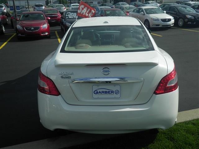 Nissan Maxima 2010 photo 1