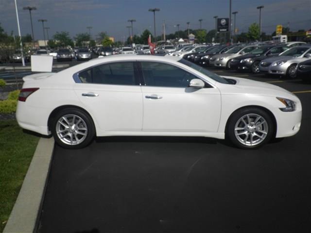 Nissan Maxima 2010 photo 2