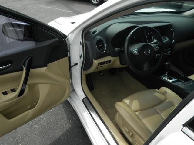 Nissan Maxima 2010 photo 1