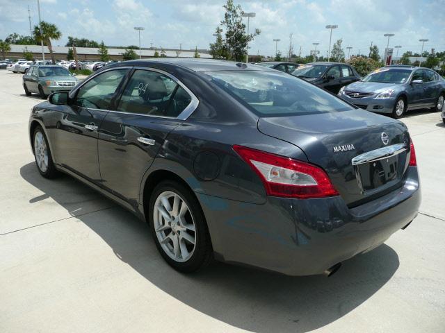 Nissan Maxima 2010 photo 2