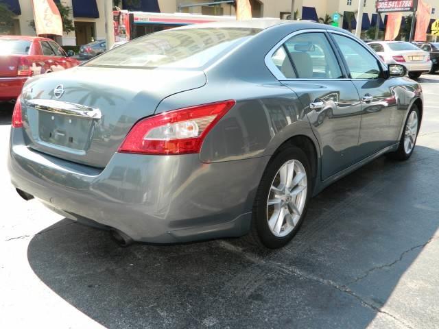 Nissan Maxima 2010 photo 1