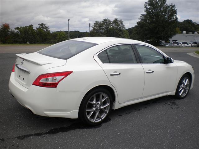 Nissan Maxima 2010 photo 2