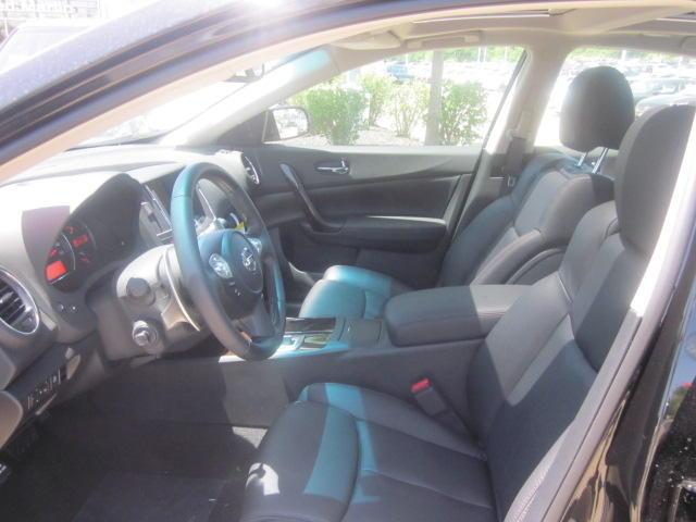 Nissan Maxima 2011 photo 1