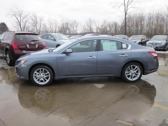 Nissan Maxima 2011 photo 1