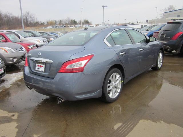 Nissan Maxima 2011 photo 2