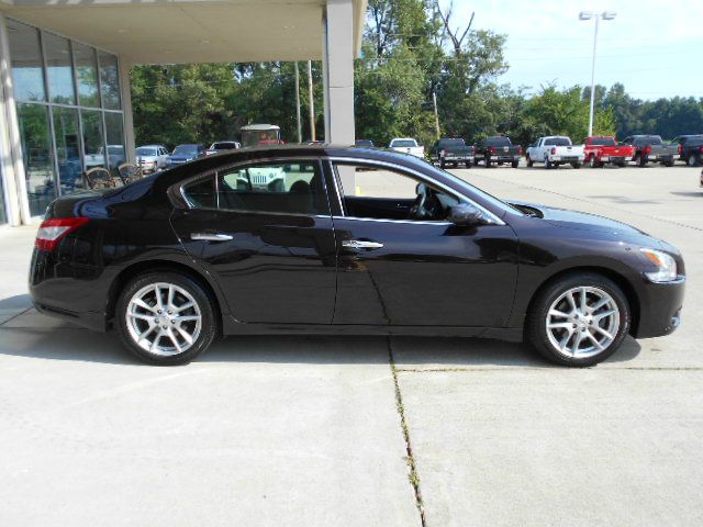 Nissan Maxima 2011 photo 1