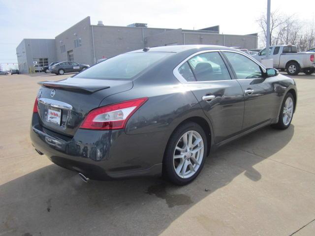 Nissan Maxima 2011 photo 2