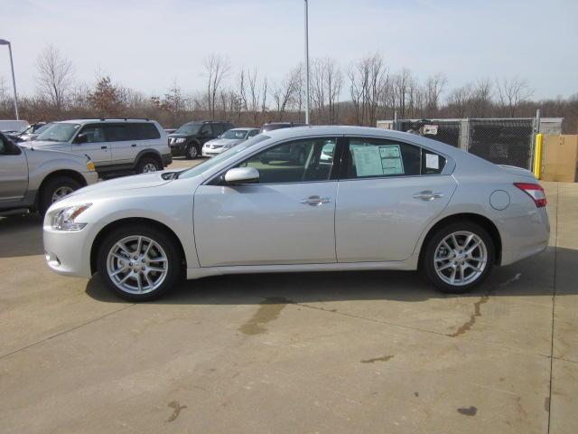 Nissan Maxima 2011 photo 1