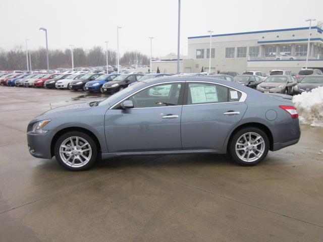 Nissan Maxima 2011 photo 1