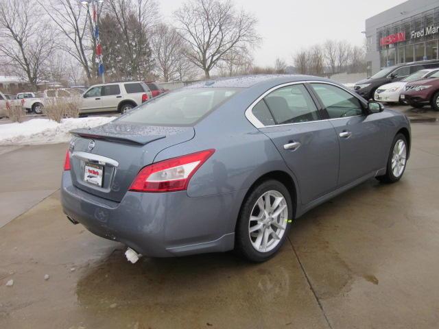 Nissan Maxima 2011 photo 2