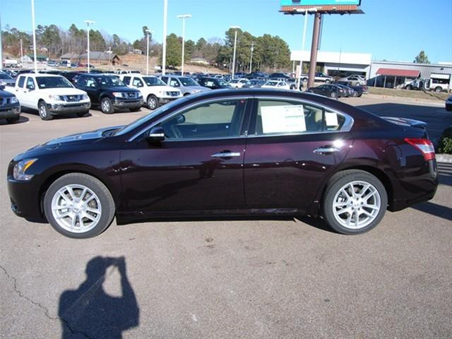 Nissan Maxima 2011 photo 1