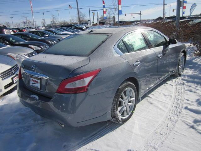 Nissan Maxima 2011 photo 2