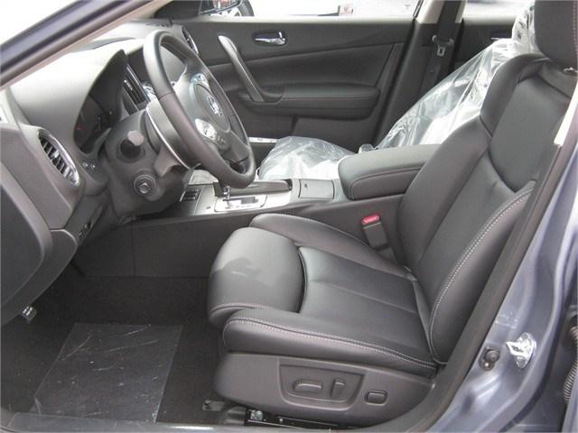 Nissan Maxima 2011 photo 2