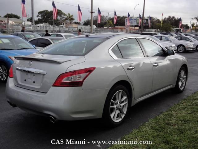 Nissan Maxima 2011 photo 2