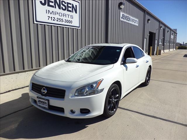 Nissan Maxima 2011 photo 1