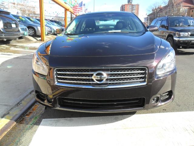 Nissan Maxima 2011 photo 1