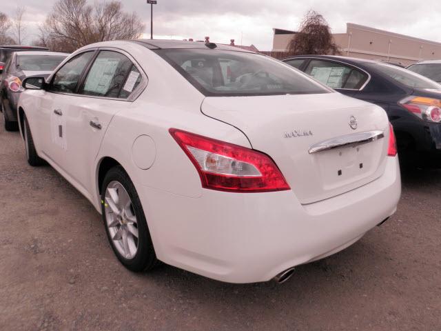 Nissan Maxima 2011 photo 1