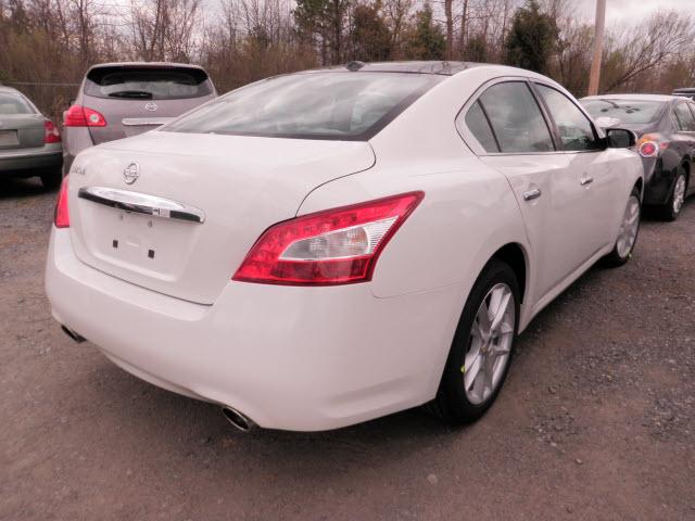 Nissan Maxima 2011 photo 2