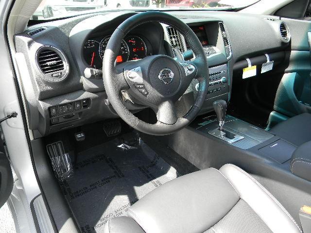 Nissan Maxima 2011 photo 2