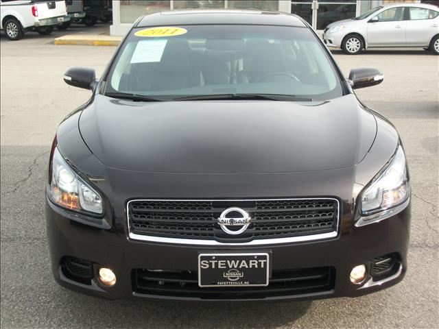 Nissan Maxima 2011 photo 1