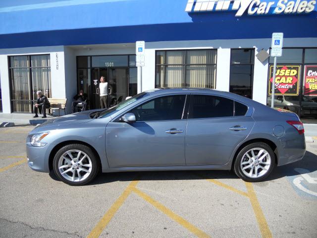 Nissan Maxima 2011 photo 1