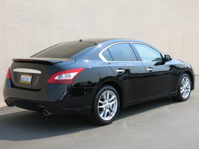 Nissan Maxima 2011 photo 1